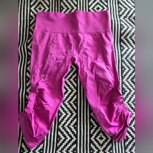 Lululemon Size 6 Hot Pink Flow Crop Capris Leggings Workout Athletic Spandex